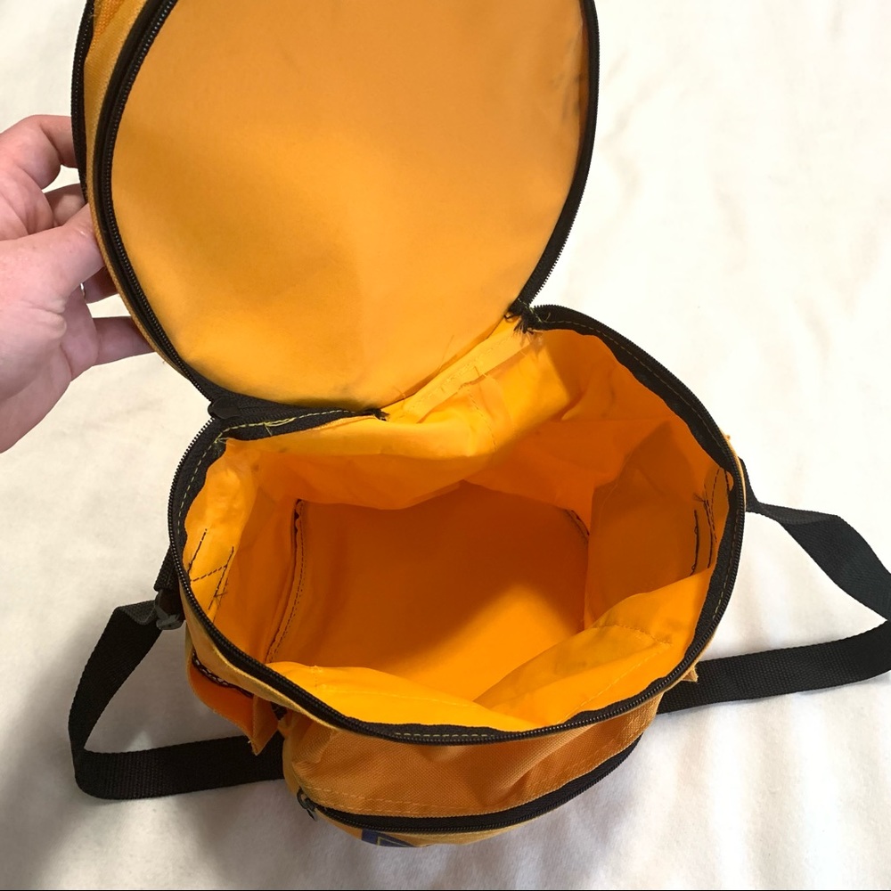 Blockbuster | Vintage Travel Cooler Bag - Picture 4 of 6